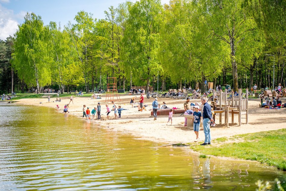 Łódź. Piknik w Arturówku. Łodzianie rozpoczęli majówkę 2025 nad wodą