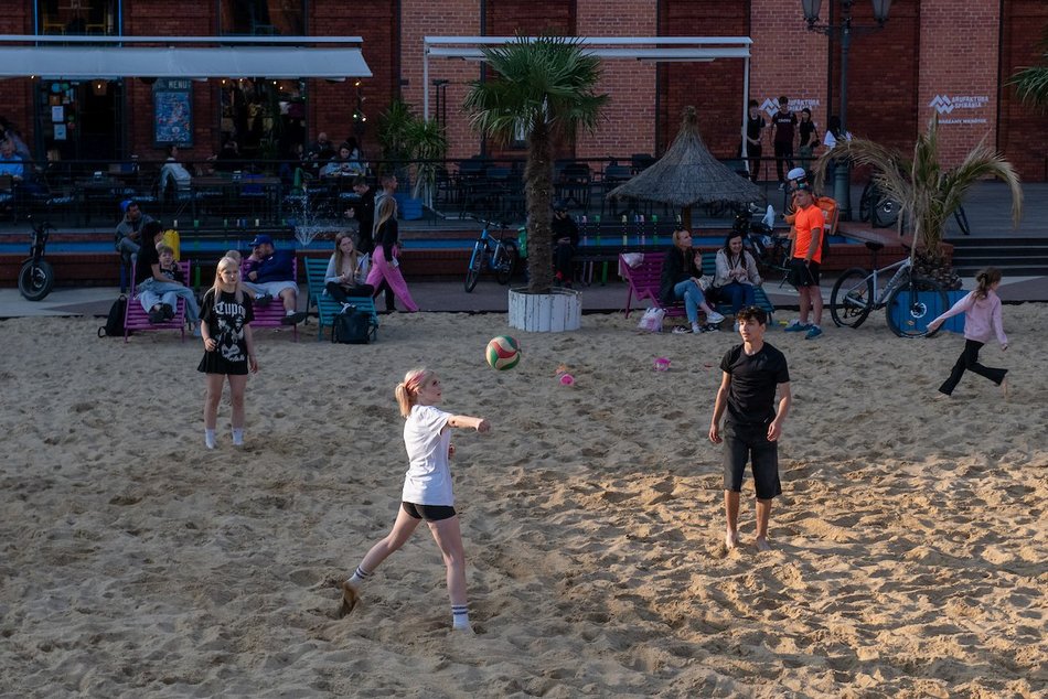 Łódź. Manufaktura otwiera sezon letni! Na rynku pojawiła się piaszczysta plaża