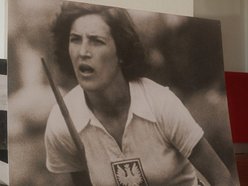 Łódź. Wybitna lekkoatletka i olimpijka uhonorowana! W Atlas Arenie odsłonięto pamiątkową tablicę
