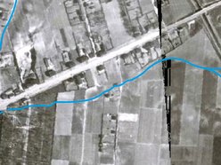 Dopływ Łódki widoczny jest na zdjęciach lotniczych z 1942 roku.