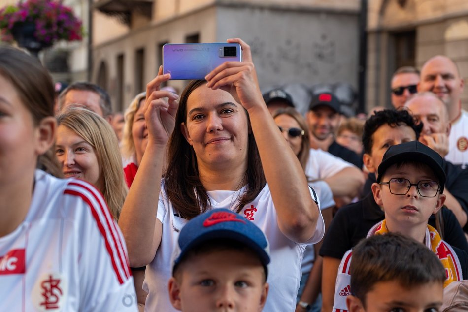ŁKS Łódź zaprezentował skład na placu Wolności! Byłeś/aś tam? Odszukaj się w galerii