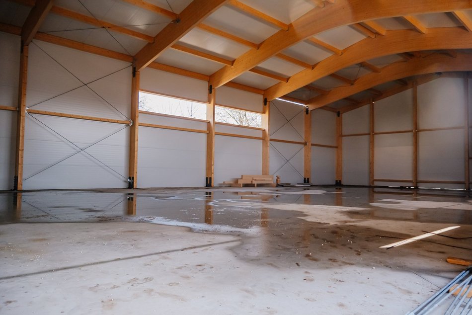 Łódź. Nowa hala sportowa przy Szkole Podstawowej nr 67 w Łodzi pnie się w górę. Kiedy otwarcie?