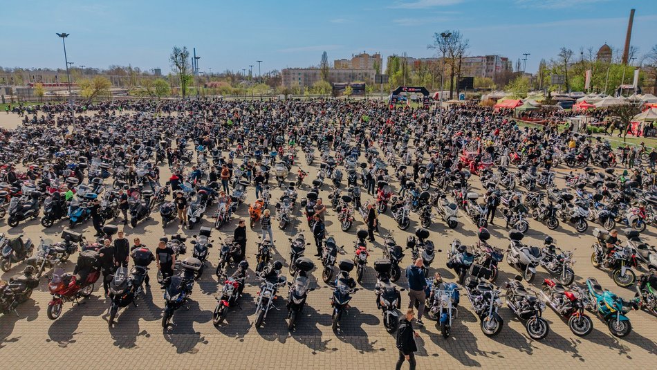 Łódź. Motocykliści opanowali Łódź! Otwarcie sezonu pod Atlas Areną i parada przez miasto