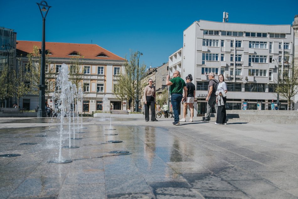 Łódź. Plac Wolności w Łodzi tętni życiem. To jedno z najpopularniejszych miejsc spotkań!