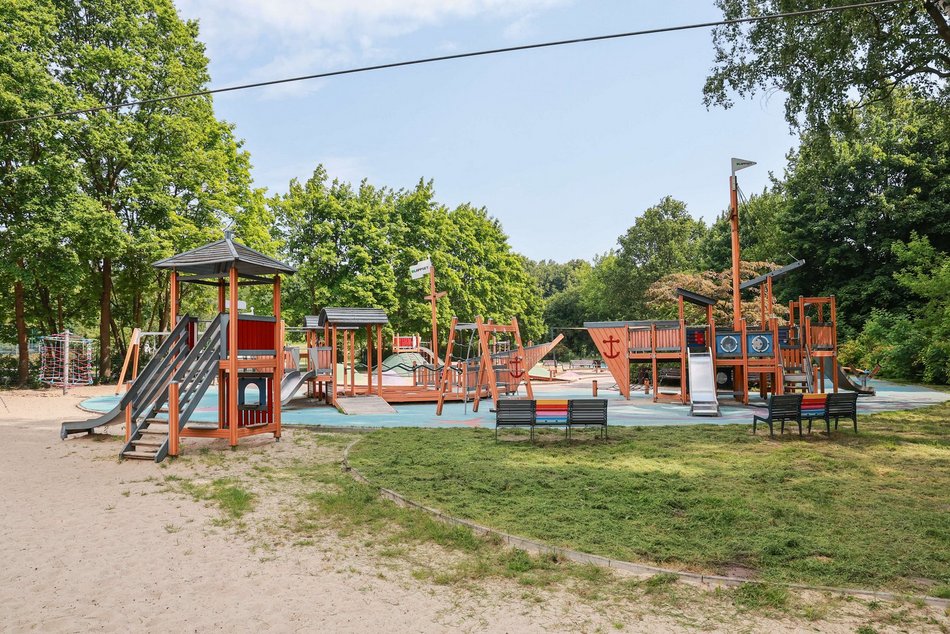 Łódź. Tematyczne place zabaw w Łodzi. Rejs statkiem, lot samolotem, walka ze smokiem, gra w piłkę i więcej