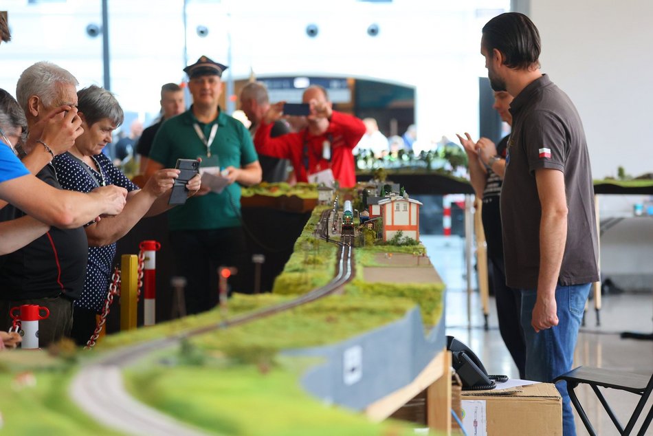 Łódź. Wystawa Makiet Kolejowych na dworcu Łódź Fabryczna. Święto miłośników pociągów