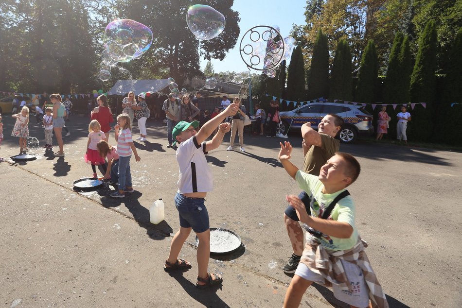 Rodzinny piknik z okazji 600. Urodzin Łodzi w Szkole Podstawowej nr 170 przy ul. Miedzianej 1/3