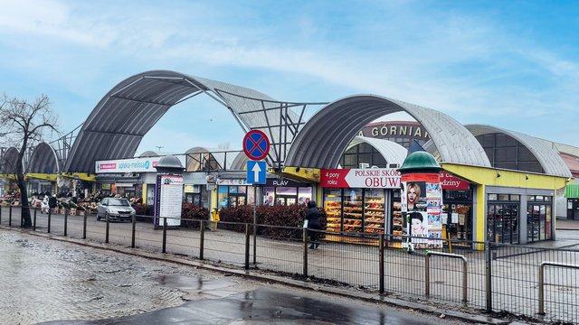 Nowa zieleń przy Górniaku. Kolejne odbetonowywanie w Łodzi [SZCZEGÓŁY]