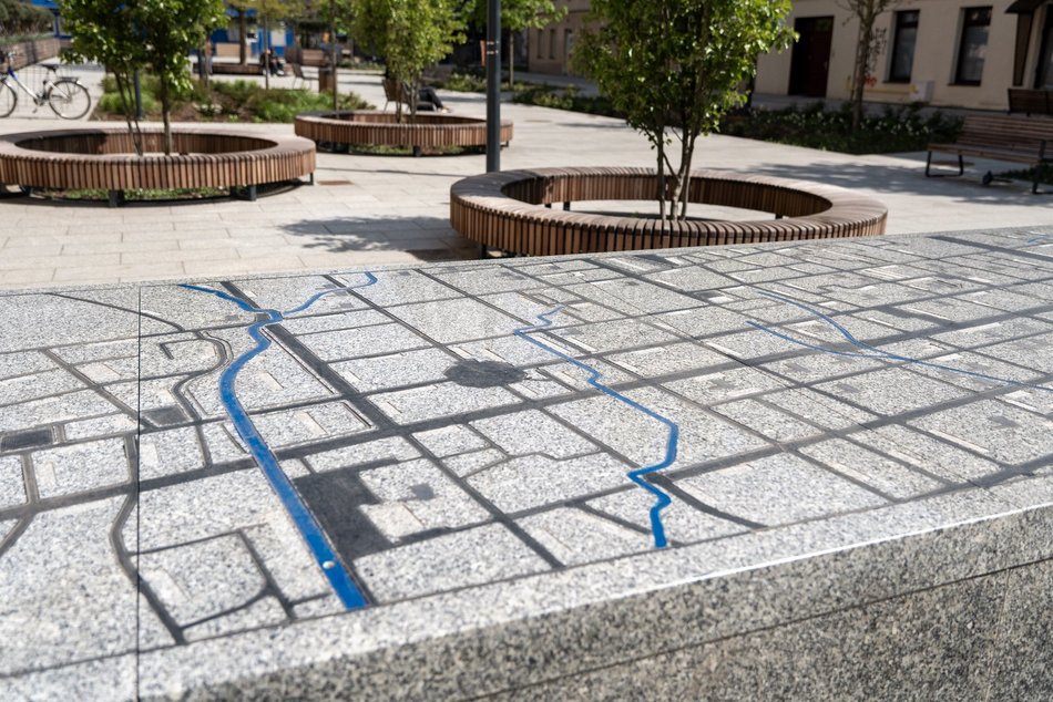 Stół wodny w pasażu Schillera