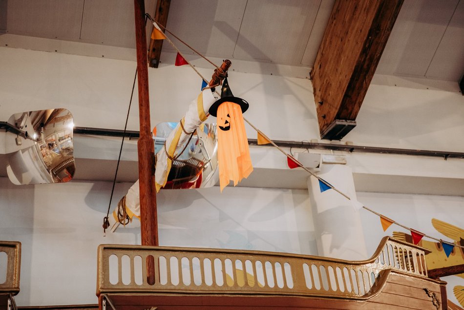 Łódź. Halloween w Aquaparku Fala. Upiorna muzyka, niespodzianki i pływający kościotrup!