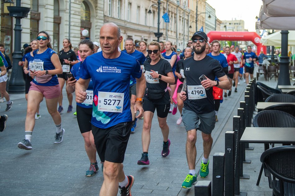 Łódź. Bieg Ulicą Piotrkowską Rossmann Run 2025 wystartował! Walka o życiowe rekordy