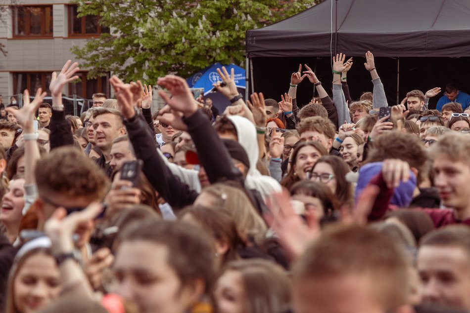 Łódź. Juwenalia 2025 w Łodzi. Tymek i Happysad zagrali na Lumumbowie!