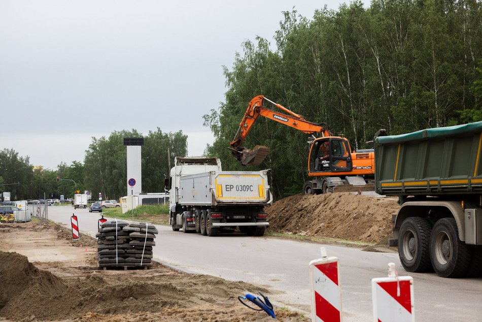 Łódź. Nowe chodniki na Olechowie w Łodzi. Rozpoczęli prace na trzech ulicach - ulica Bauma