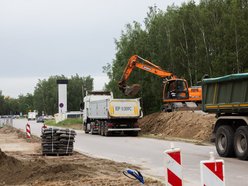 Łódź. Nowe chodniki na Olechowie w Łodzi. Rozpoczęli prace na trzech ulicach - ulica Bauma