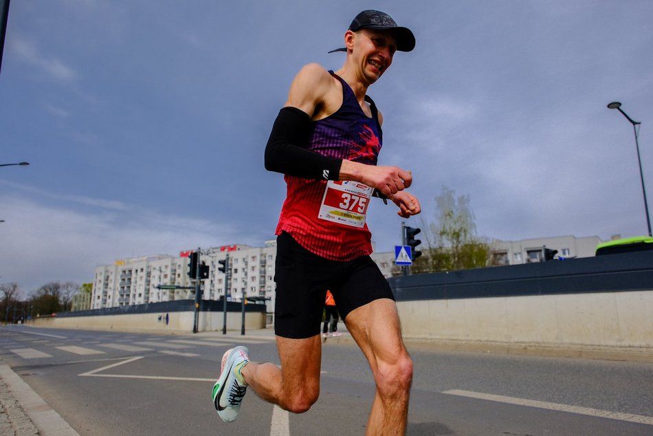 Łódź. DOZ Maraton Łódź 2026. Brałeś udział w biegu? Odszukaj się w galerii i zapisz na pamiątkę!