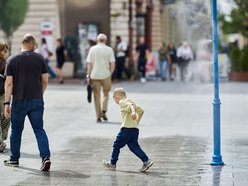 Upał w Łodzi nie daje ci żyć? Skorzystaj z kurtyny wodnej przy Piotrkowskiej