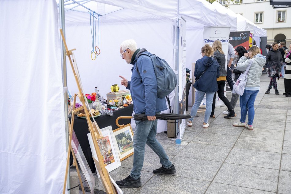 Piknik bez barier na Starym Rynku w Łodzi. Cenne informacje dla osób z niepełnosprawnościami