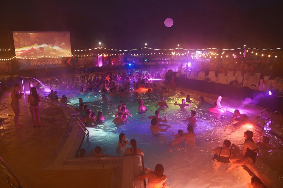 Łódź. Pink Party w Aquaparku Fala. To najbardziej różowa impreza w Łodzi