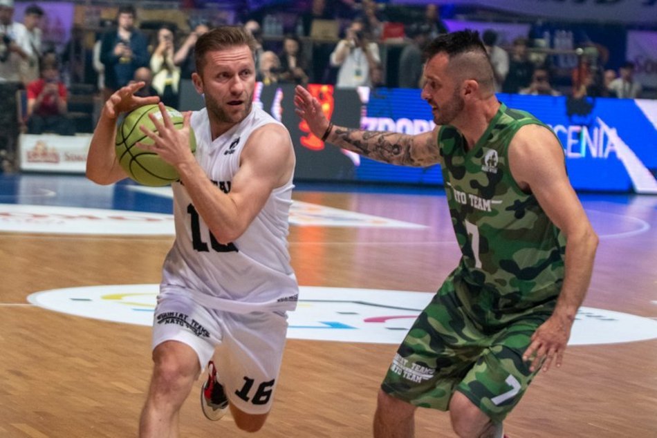 Mecz Gortat Team vs NATO w Łodzi. Czołgi, płomienie i masa sportowych emocji!