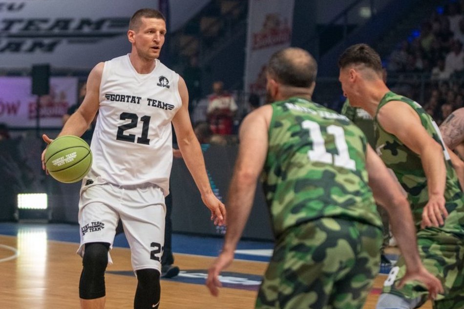 Mecz Gortat Team vs NATO w Łodzi. Czołgi, płomienie i masa sportowych emocji!