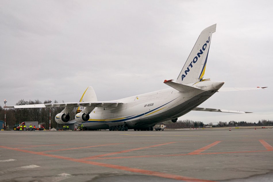 Największy samolot cargo na świecie wylądował na lotnisku w Łodzi