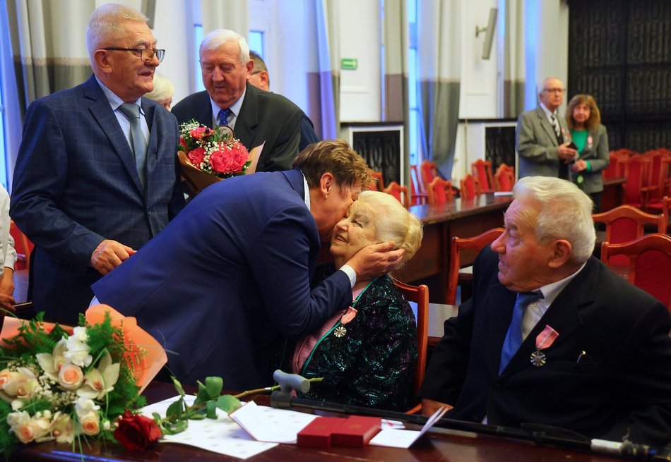 Łódź. Medale za długoletnie pożycie małżeńskie. Rekordziści są razem od 66 lat!