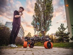 Łódź. Ekipa z Politechniki Łódzkiej robi roboty przyszłości. Łazik REX 2.0 mógłby podbić Marsa