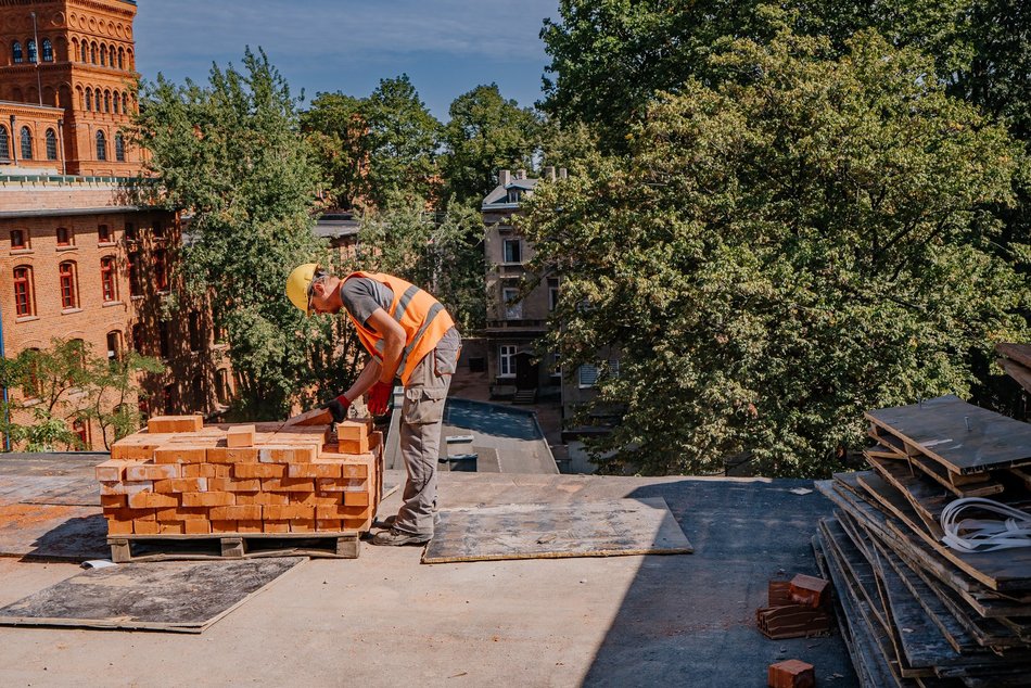 Famuły przy Ogrodowej 24 w Łodzi na półmetku odnowy!
