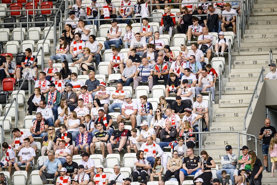 Kibice na meczu ŁKS Łódź z GKS Tychy. Odnajdź się w naszej galerii