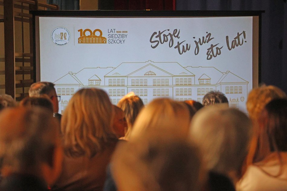 Łódź. Jubileusz w Szkole Podstawowej nr 42 w Łodzi. Huczne obchody z okazji 100-lecia