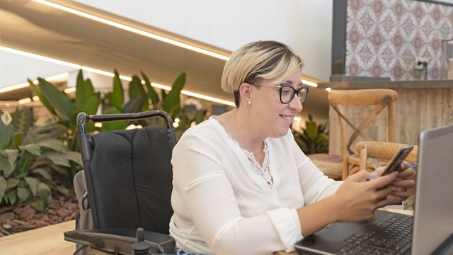 Załóż własną firmę! Dotacje dla osób z niepełnosprawnościami. Nabór trwa [SZCZEGÓŁY]