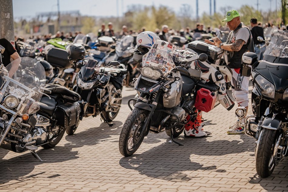 Łódź. Motocykliści opanowali Łódź! Otwarcie sezonu pod Atlas Areną i parada przez miasto