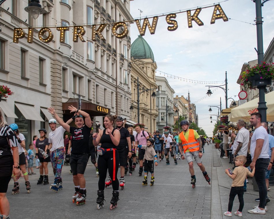 Łódź. Nightskating Łódź za nami. Rolkarze znów opanowali Piotrkowską