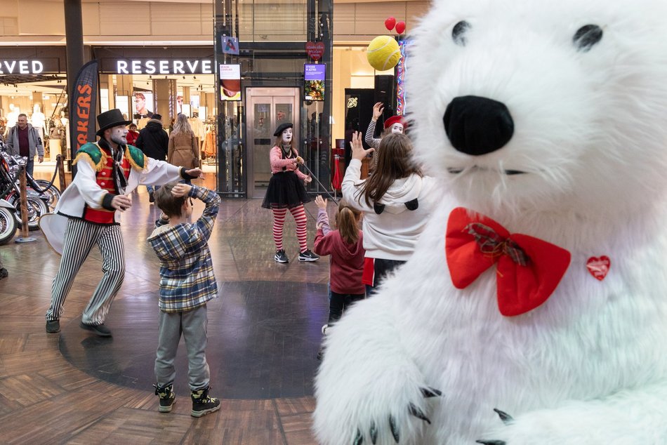 Łódź. WOŚP 2025 w Łodzi. Wioska Wikingów, pokazy taneczne i cosplay w Manufakturze