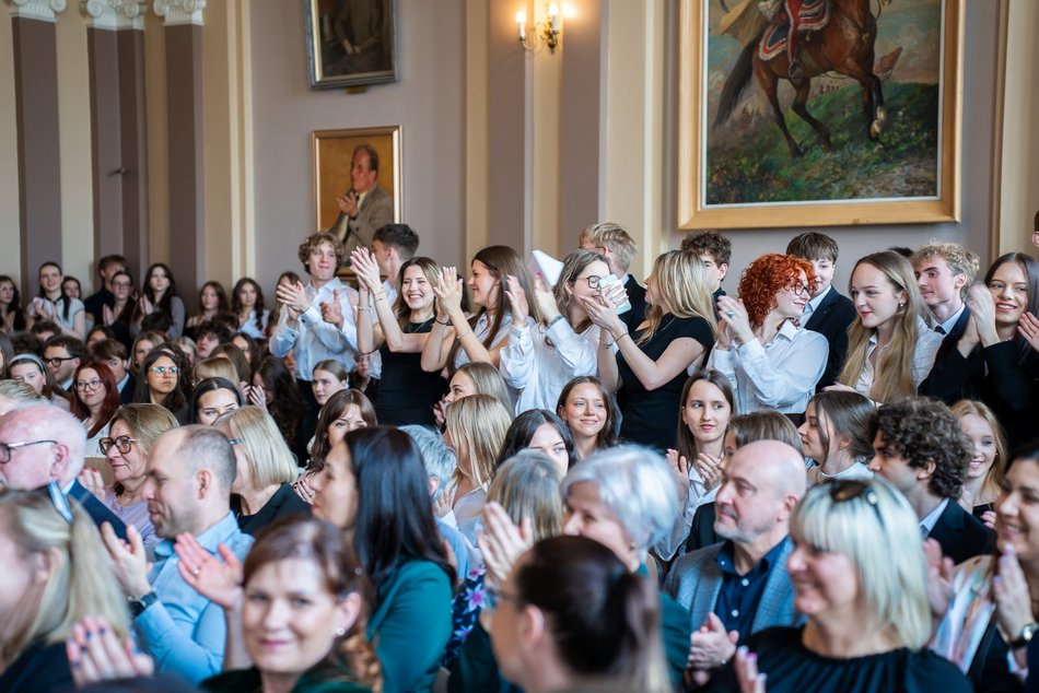 Łódź. Zakończenie roku szkolnego w III Liceum Ogólnokształcącym w Łodzi
