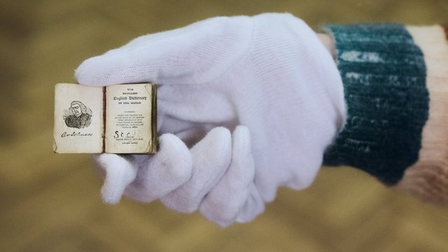 Od liliputka do giganta. Wyjątkowe książki z Biblioteki Uniwersytetu Łódzkiego [ZDJĘCIA]