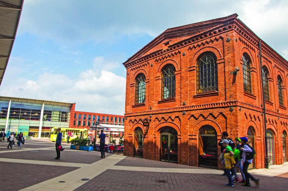 Manufaktura przed i po rewitalizacji