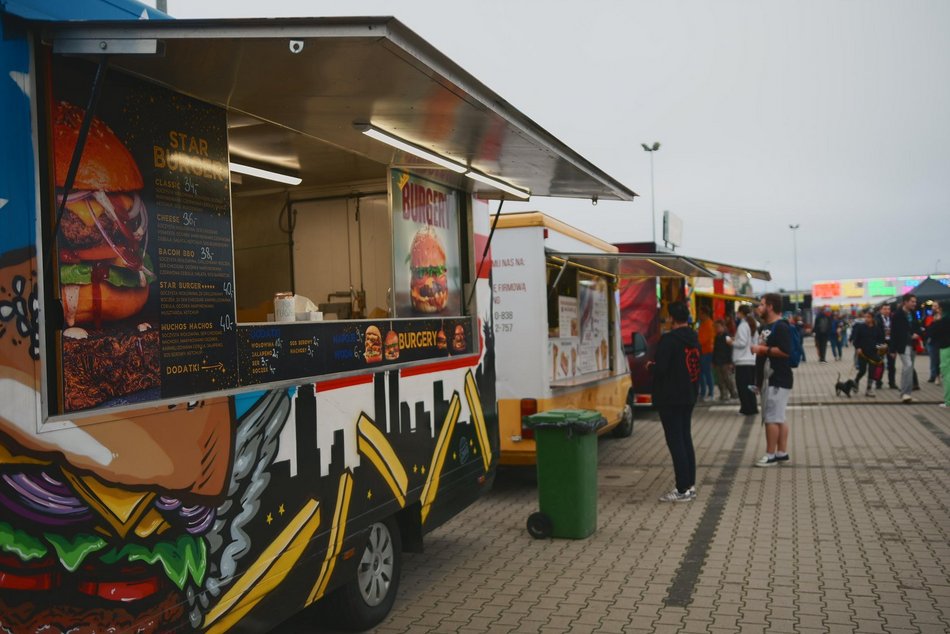 Wielka Szama trwa pod Atlas Areną w Łodzi