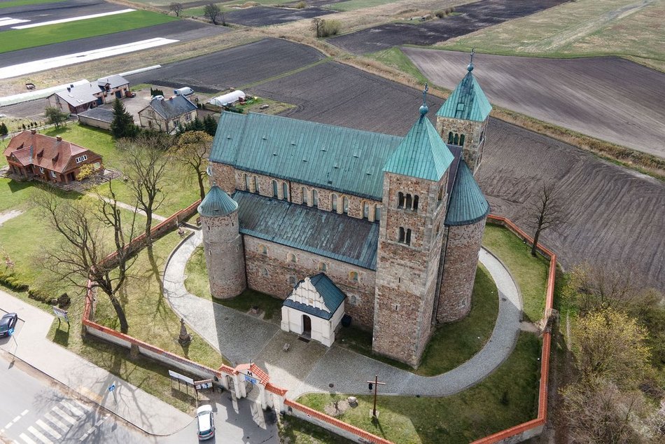 Łódź. Archikolegiata w Tumie. Zachwyca swoim pięknem i historią