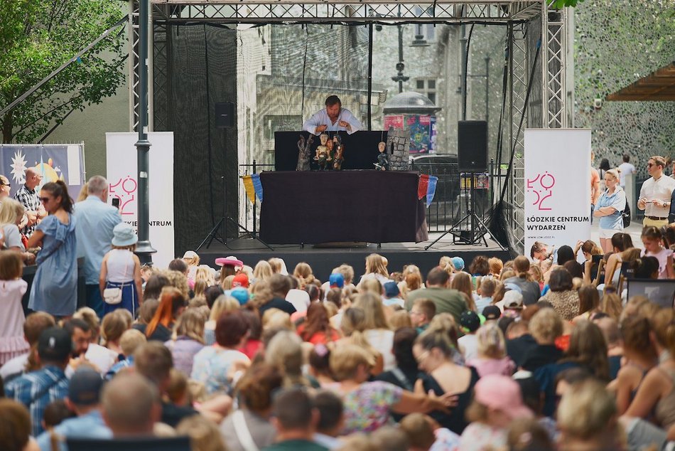 Łódź. Baśniowa Piotrkowska w Łodzi. Teatr Barnaby zapewnił dobrą zabawę całej rodzinie!
