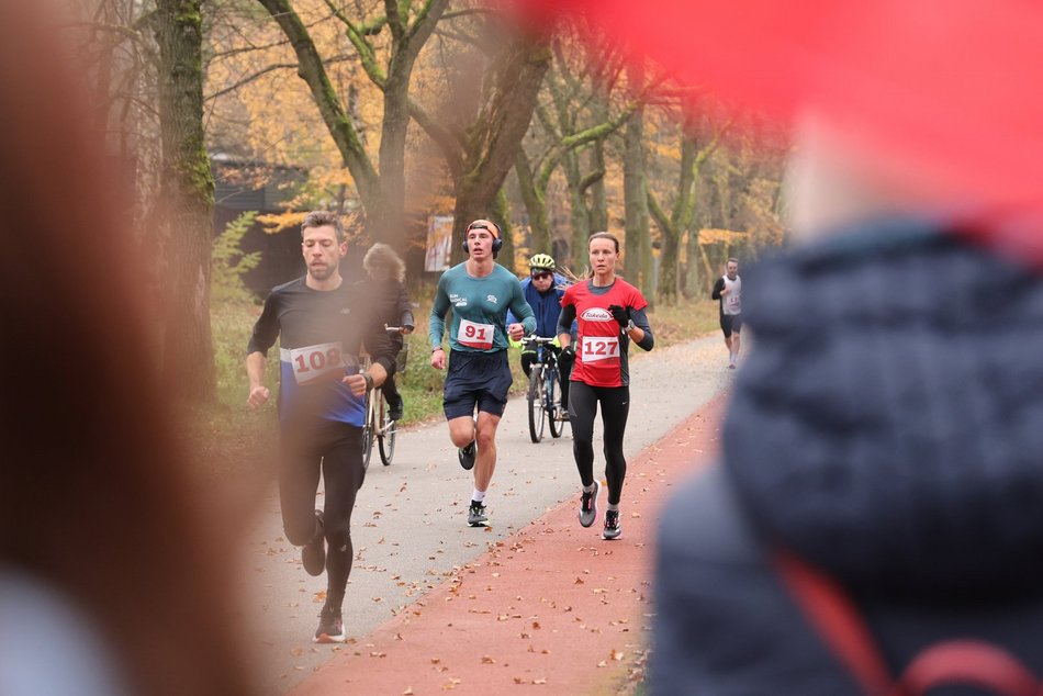 Bieg Niepodległościowa 5 w parku Na Zdrowiu w Łodzi. Odszukaj się w galerii!