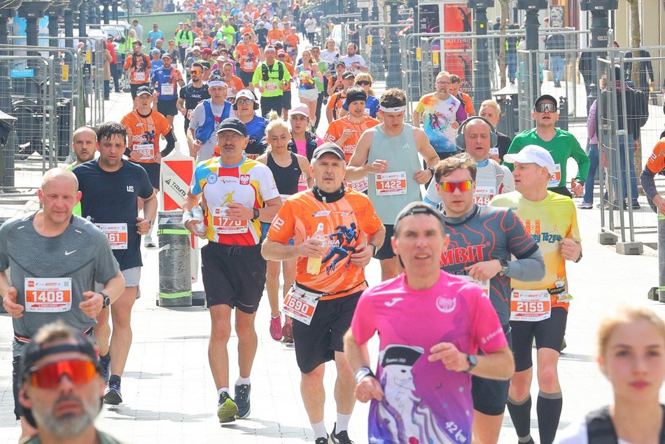 Łódź. DOZ Maraton Łódź 2026. Brałeś udział w biegu? Odszukaj się w galerii i zapisz na pamiątkę!