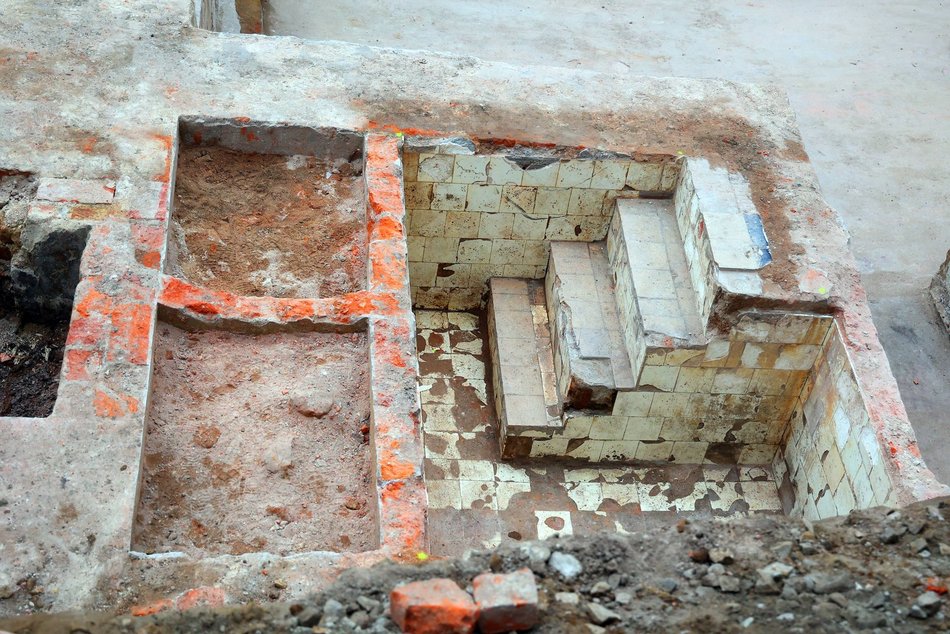 Łódź. Odkryto fundamenty Starego Miasta! Niezwykłe znalezisko podczas remontu krańcówki MPK Łódź