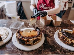 Nowa kawiarnia w Łodzi. Mama sernik i kruszonka to królestwo serników baskijskich