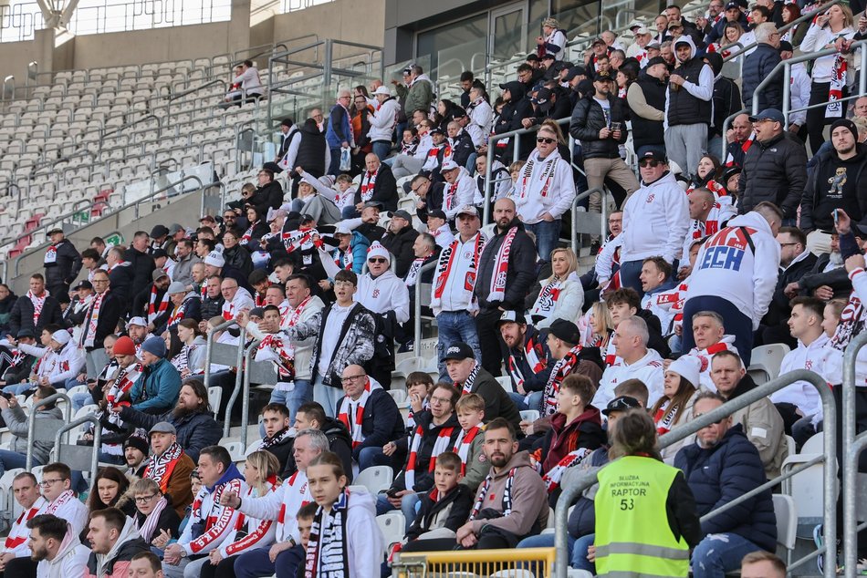 Łódź. Kibice na meczu ŁKS Łódź z Ruchem Chorzów. Byłeś/aś? Znajdź się w galerii!