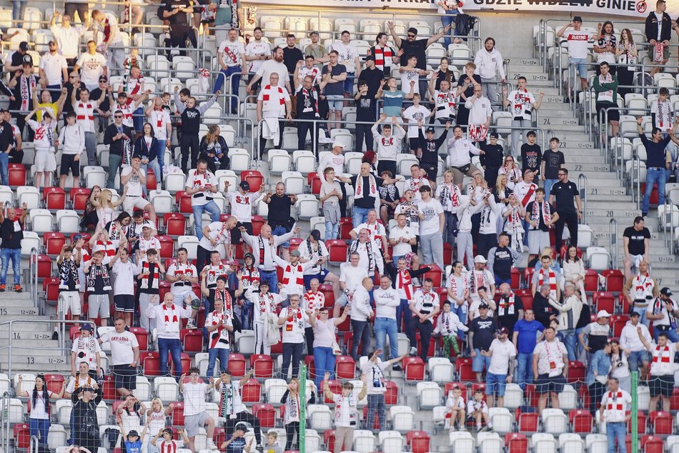 Łódź. Kibice na meczu ŁKS Łódź - Pogoń Siedlce