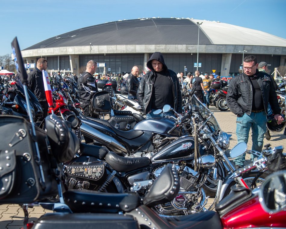 Parada motocyklistów przejechała ulicami Łodzi. Sezon rozpoczęty! Byłeś?