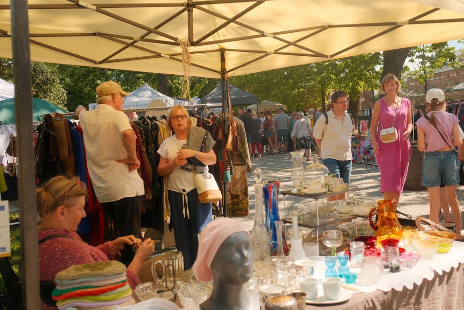 Łódź. Targ Staroci na Księżym Młynie w Łodzi. Rękodzieła, unikatowe rzeczy i domowe przysmaki