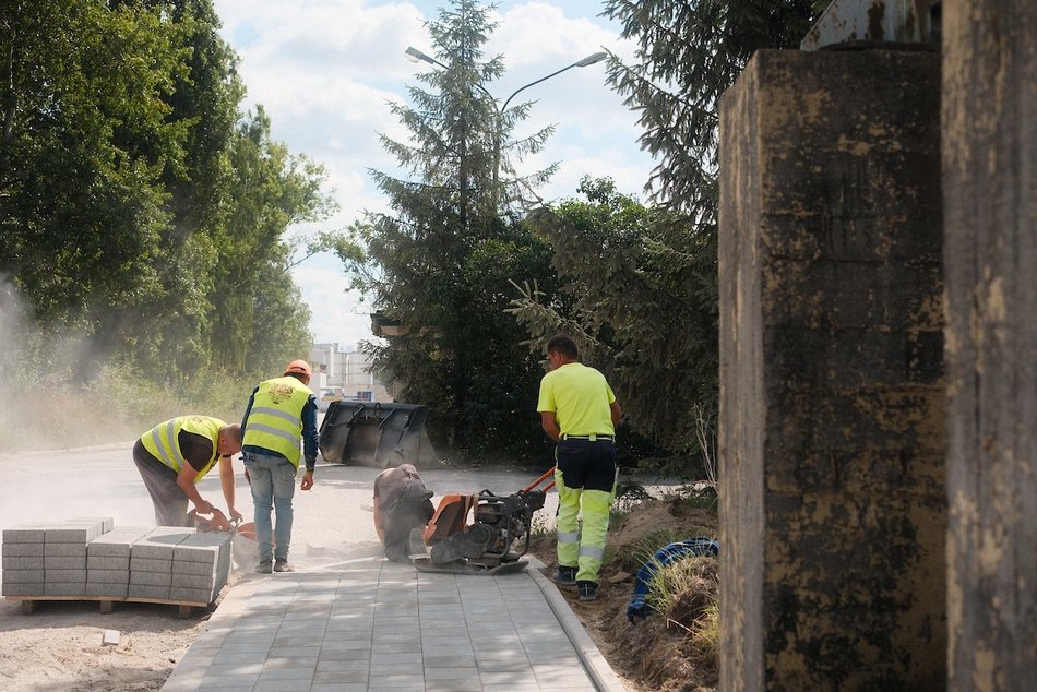 Remont Puszkina w Łodzi dobiega końca. Drogowcy kończą układać nową jezdnię