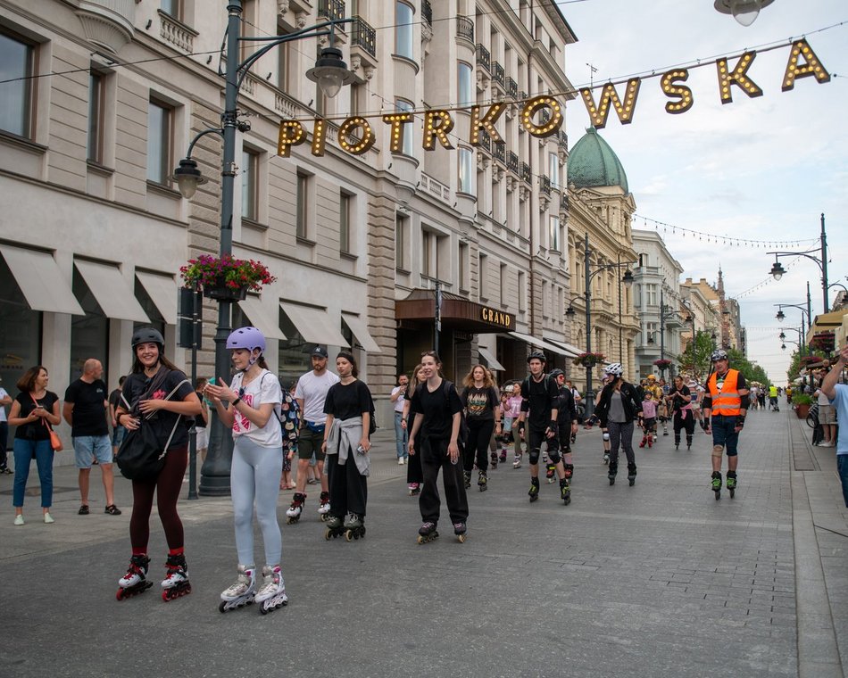 Łódź. Nightskating Łódź za nami. Rolkarze znów opanowali Piotrkowską